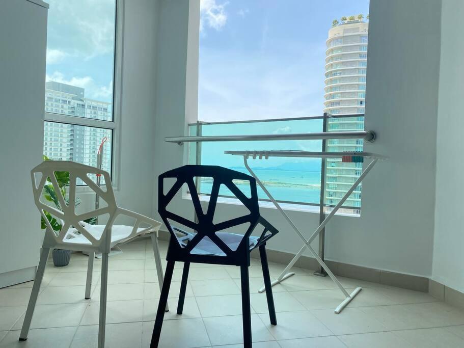 Mansion One Suites - Seaview Modern 2 Bedroom Suites George Town Buitenkant foto