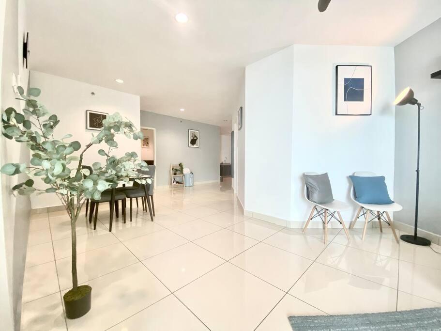 Mansion One Suites - Seaview Modern 2 Bedroom Suites George Town Buitenkant foto