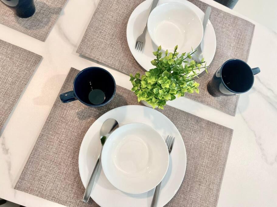 Mansion One Suites - Seaview Modern 2 Bedroom Suites George Town Buitenkant foto