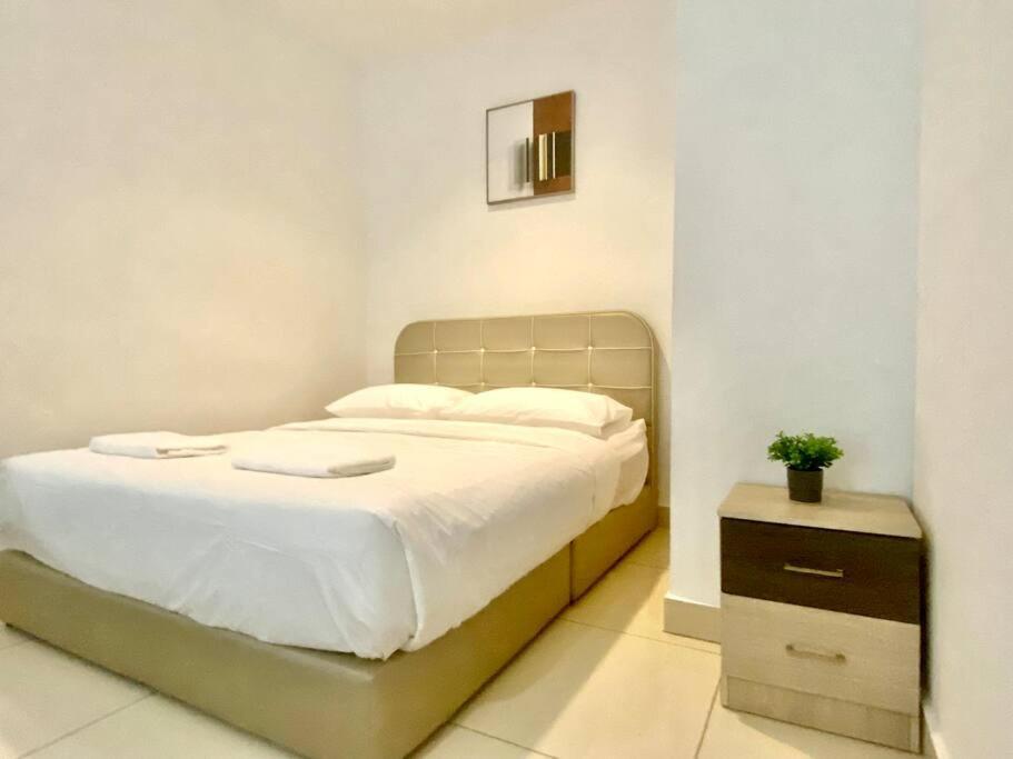 Mansion One Suites - Seaview Modern 2 Bedroom Suites George Town Buitenkant foto