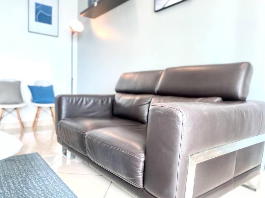Mansion One Suites - Seaview Modern 2 Bedroom Suites George Town Buitenkant foto