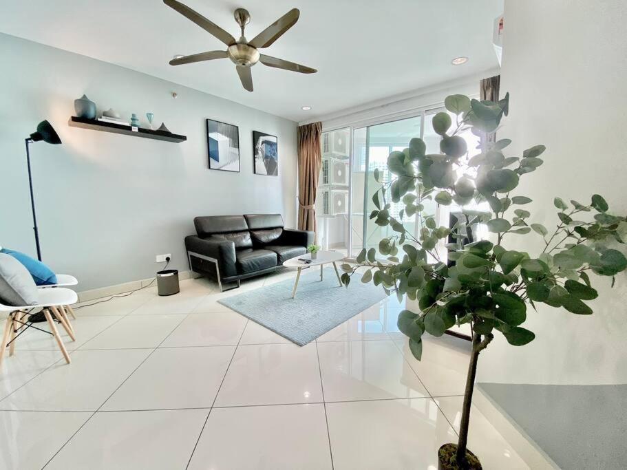 Mansion One Suites - Seaview Modern 2 Bedroom Suites George Town Buitenkant foto